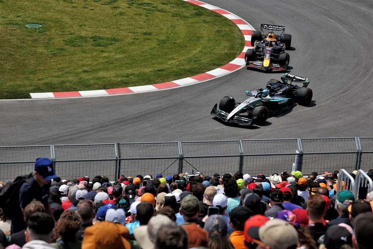 Mark Hughes: Mercedes Bisa Mengganggu Pertarungan McLaren-Verstappen