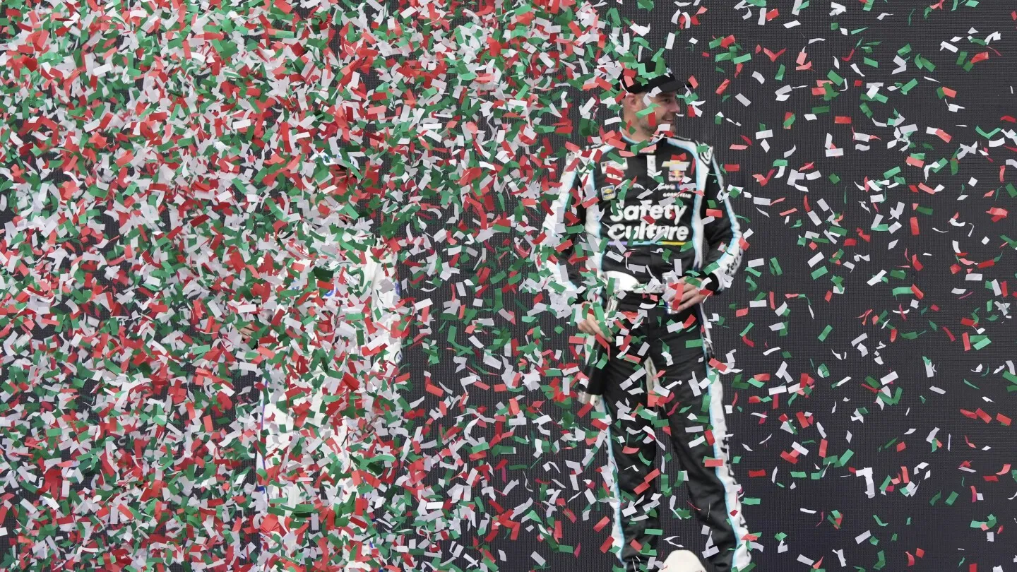 Kemenangan Emosional Van Gisbergen di Mexico City Mengamankannya di Playoff NASCAR