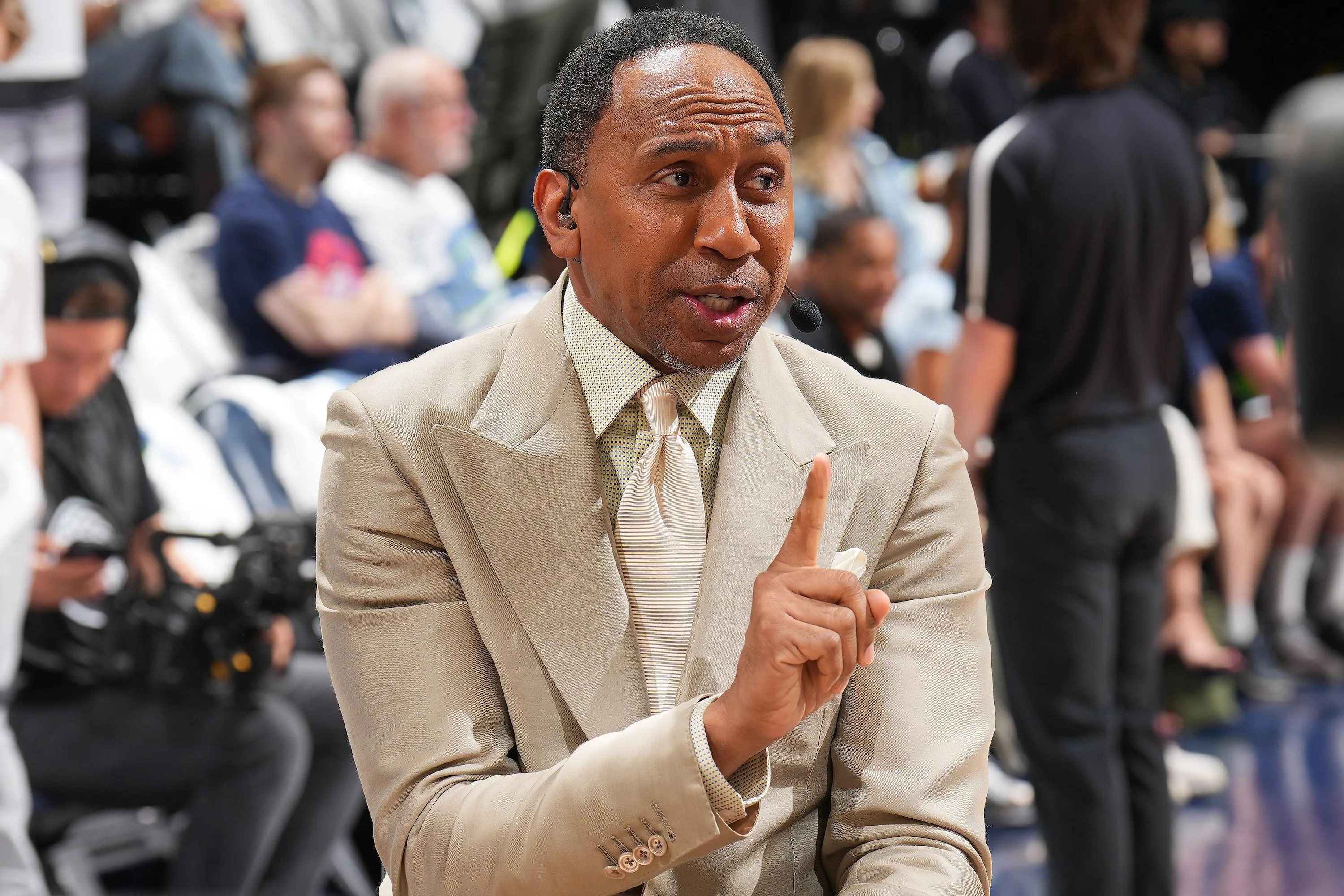 Stephen A. Smith Menanggapi Foto Solitaire Viral dari Gim 4 Final NBA