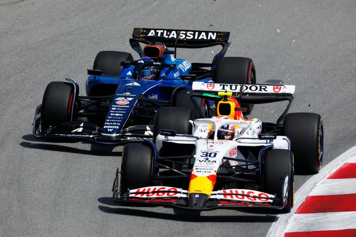 Mengapa Alex Albon Berpikir Aturan Balap F1 "Menciptakan Olahraga Kontak"